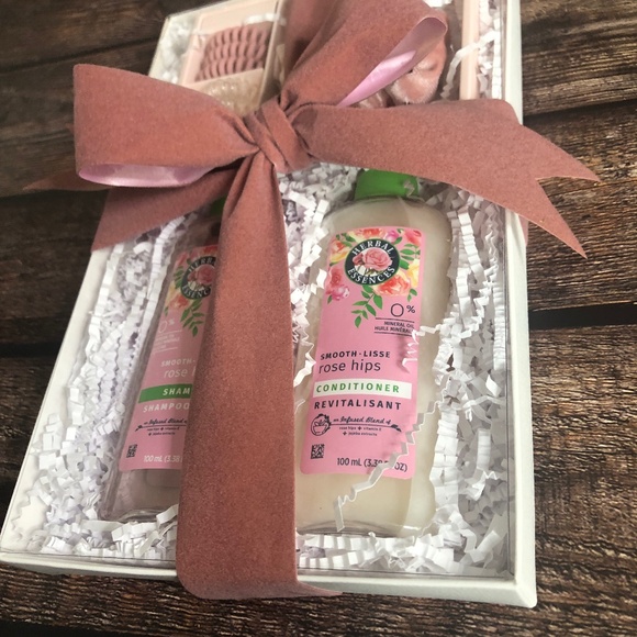 Herbal Essences Smooth-Lisse Rose Hips with Hair Accessories - Picture 3 of 8